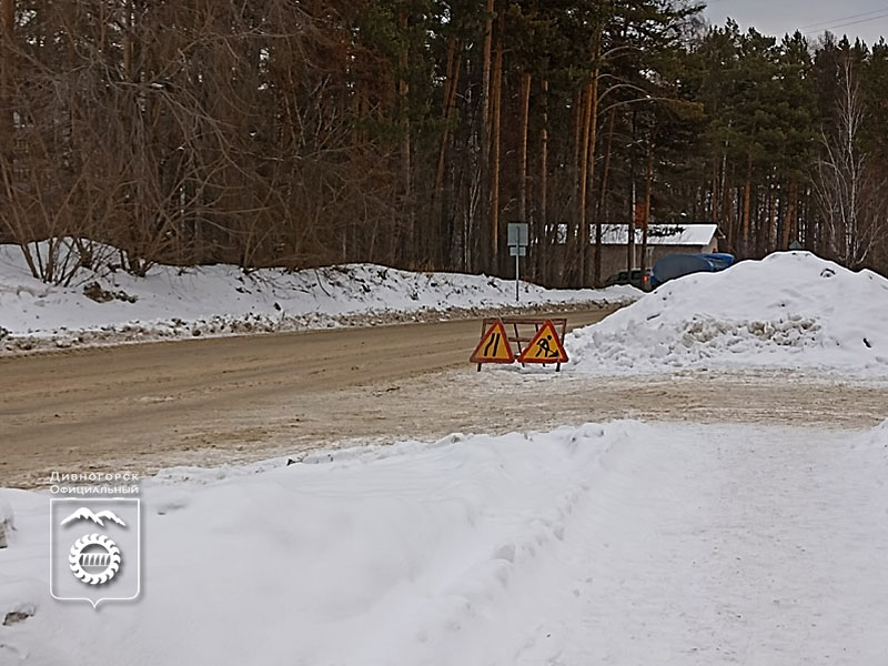 Приводим город в порядок после обильных снегопадов.