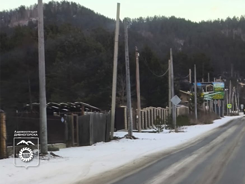 Новые опоры освещения на въезде в п. Манский.