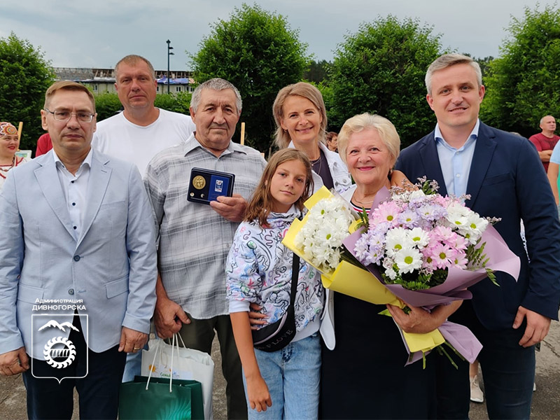 Душевный праздник в честь Дня семьи, любви и верности прошел на Административной площади.