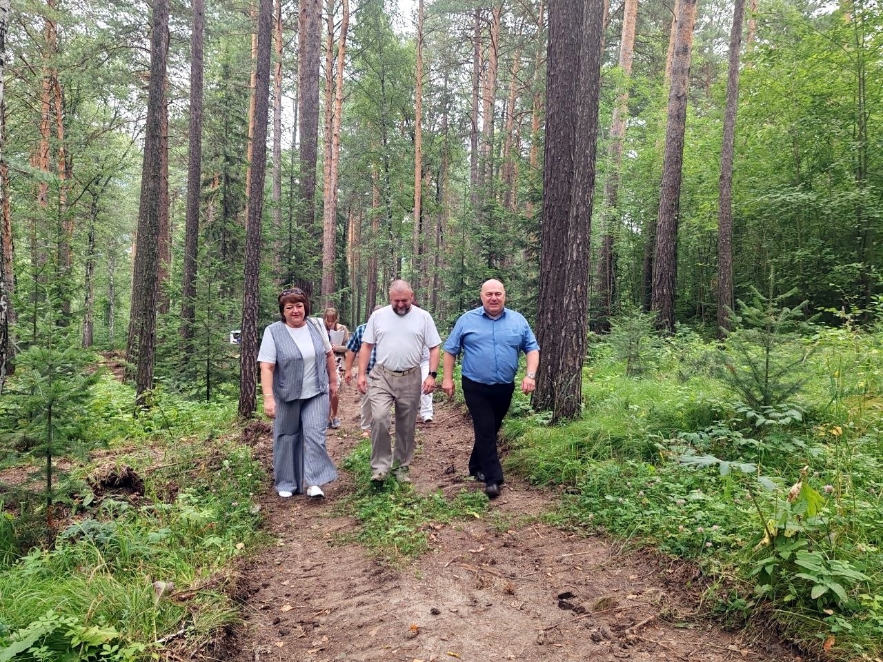Проверили ход благоустройства парка Жарки.