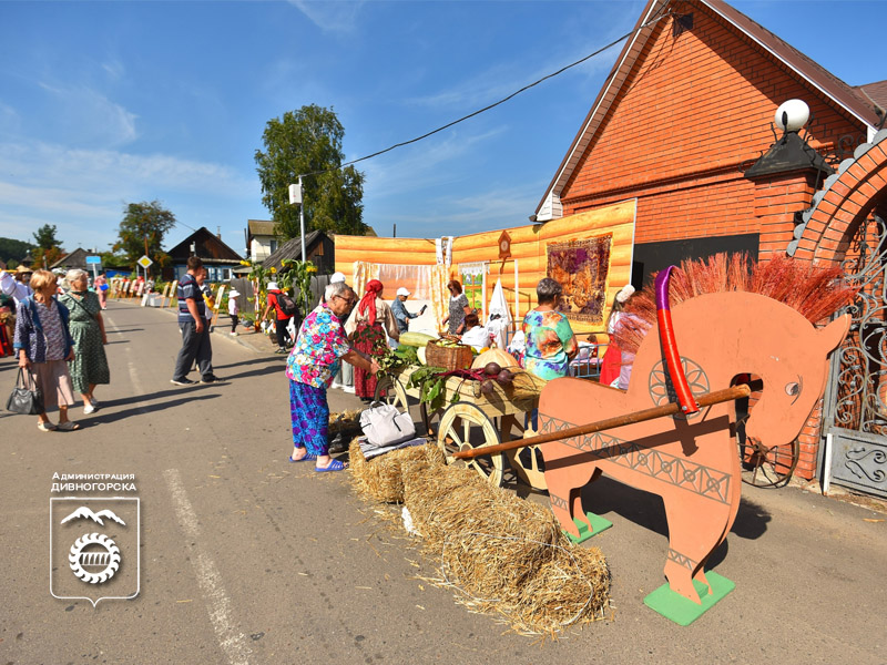 В субботу весело и по-семейному отметили праздник «Ода русскому огороду»!.