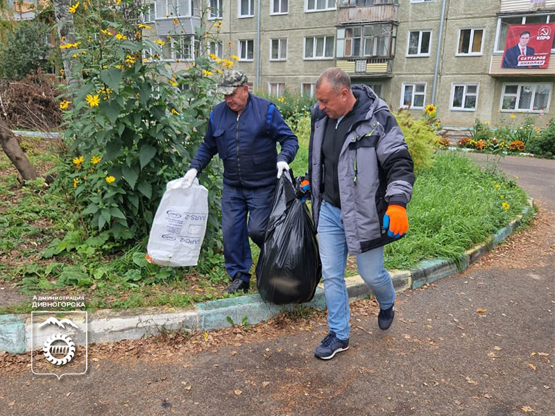 К двухмесячнику по благоустройству присоединяются школьники, сотрудники учреждений города и волонтеры.