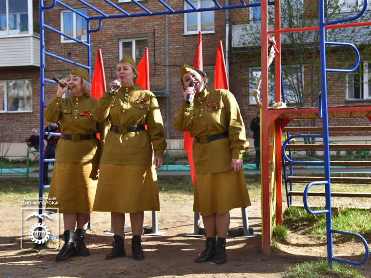 Спели всем двором!. Спели всем двором!.