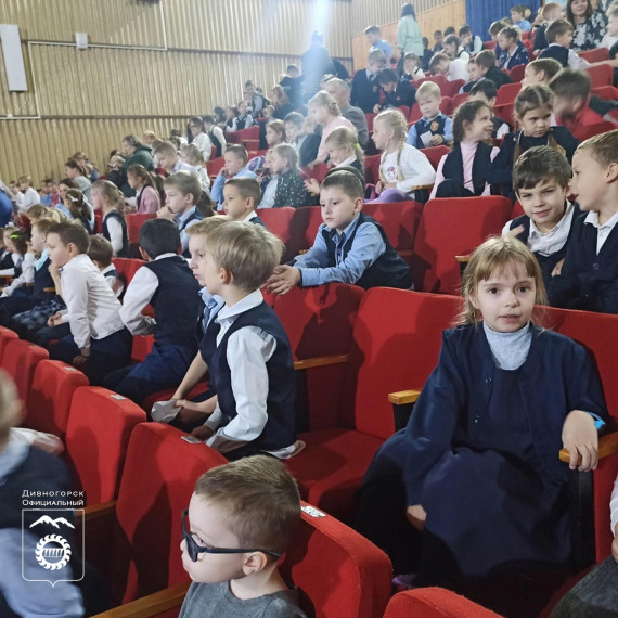 Ученики младших классов побывали на представлении Донецкого кукольного театра.