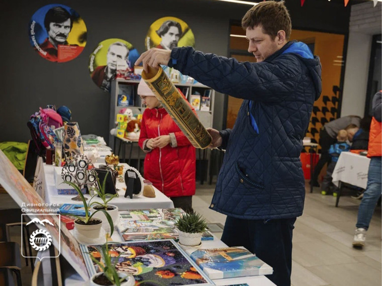 Корпоративные волонтеры Эн+ провели первую благотворительную гаражную распродажу в Дивногорске.