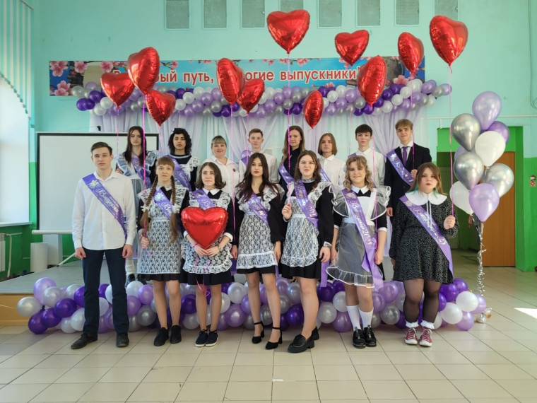Глава города Сергей Егоров пожелал выпускникам удачи.